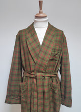 Lade das Bild in den Galerie-Viewer, Neri Torino robe de chambre à carreaux vintage en pure laine 52