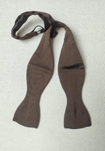Charger l'image dans la galerie, Hilditch & Key noeud papilllon marron vintage en soie
