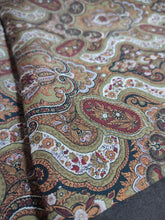 Charger l'image dans la galerie, Liberty of London carré foulard vintage 100% soie à motif floral Made in England