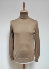 Charger l'image dans la galerie, Suitsupply pull à col roulé beige en laine mérinos S