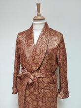 Charger l'image dans la galerie, Robe de chambre paisley vintage à col châle en satin de coton Made in France