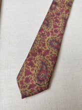 Charger l'image dans la galerie, Old England Paris X Charles Hill cravate moutarde en soie Made in England