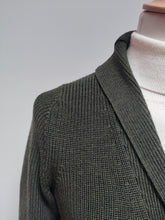 Charger l&#39;image dans la galerie, Suitsupply cardigan col châle en laine mérinos kaki XS
