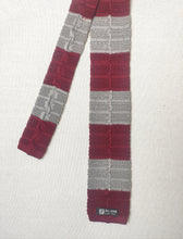 Charger l'image dans la galerie, Cravate vintage rayée en tricot de soie Made in Italy