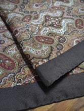 Charger l'image dans la galerie, Liberty of London carré foulard vintage 100% soie à motif floral Made in England