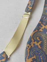 Charger l'image dans la galerie, Sir Paris nœud papillon moutarde vintage en soie à motif paisley Made in France