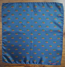 Charger l'image dans la galerie, Old England pochette de costume en soie à motif fantaisie Made in England