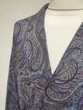 Charger l'image dans la galerie, Pierre Cardin robe de chambre vintage paisley à col châle en laine