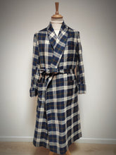 Charger l'image dans la galerie, Marcel Reinhold Paris robe de chambre tartan vintage à col châle en laine Made in France