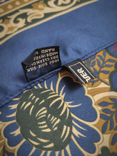 Lade das Bild in den Galerie-Viewer, Breuer foulard carré vintage 100% soie à motif floral Made in France