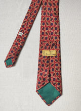 Charger l'image dans la galerie, Inès de la Fressange X Drake's cravate rouge en soie à motif géométrique Made in England