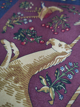 Charger l'image dans la galerie, Pochette de costume vintage en soie à motif fantaisie Made in England