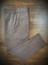 Charger l'image dans la galerie, Luxire pantalon marron à doubles pinces en coton épais L