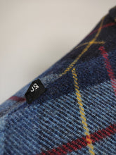 Charger l'image dans la galerie, Milton robe de chambre tartan vintage à col châle en laine 50
