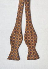 Charger l'image dans la galerie, Brooks Brothers noeud papillon jaune moutarde en soie Made in USA