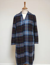 Charger l'image dans la galerie, Milton robe de chambre tartan vintage à col châle en laine 50