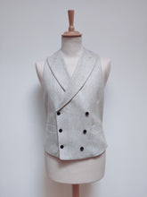 Charger l'image dans la galerie, Suitsupply gilet croisé gris clair en flanelle de laine modèle Pierre M