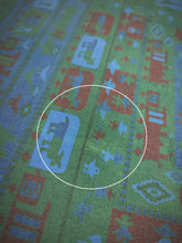 Charger l'image dans la galerie, Charles Hill pochette en soie à motif fantaisie Made in England