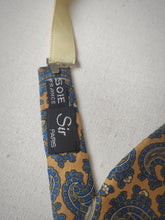 Charger l'image dans la galerie, Sir Paris nœud papillon moutarde vintage en soie à motif paisley Made in France