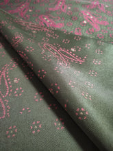 Afbeelding in Gallery-weergave laden, Harper foulard vert à motif paisley en soie Made in Italy