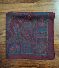 Charger l&#39;image dans la galerie, Pochette bordeaux vintage en soie à motif floral
