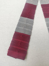 Charger l'image dans la galerie, Cravate vintage rayée en tricot de soie Made in Italy