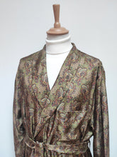 Charger l'image dans la galerie, Robe de chambre paisley vintage à col châle en pure soie Made in Italy