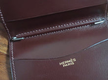 Lade das Bild in den Galerie-Viewer, Hermès Paris couverture de carnet d'adresses vintage en cuir bordeaux