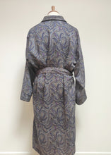Charger l'image dans la galerie, Pierre Cardin robe de chambre vintage paisley à col châle en laine