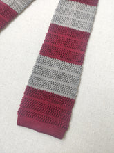 Charger l'image dans la galerie, Cravate vintage rayée en tricot de soie Made in Italy
