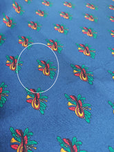 Charger l'image dans la galerie, Old England pochette de costume en soie à motif fantaisie Made in England