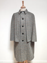 Afbeelding in Gallery-weergave laden, Harrods cape chevrons vintage en pure laine vierge Made in Scotland