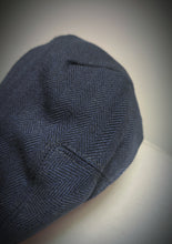 Charger l'image dans la galerie, Lock & Co Hatters London casquette marine à chevrons 100% laine 58