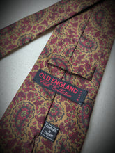 Charger l'image dans la galerie, Old England Paris X Charles Hill cravate moutarde en soie Made in England
