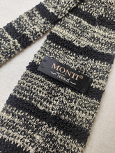 Charger l'image dans la galerie, Cravate vintage noire en maille 100% soie Made in Italy