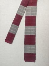Charger l'image dans la galerie, Cravate vintage rayée en tricot de soie Made in Italy