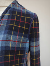 Charger l'image dans la galerie, Milton robe de chambre tartan vintage à col châle en laine 50