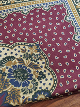 Lade das Bild in den Galerie-Viewer, Breuer foulard carré vintage 100% soie à motif floral Made in France
