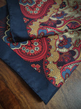 Charger l&#39;image dans la galerie, Cerruti pochette vintage en soie à motif floral Made in Italy
