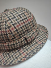 Charger l'image dans la galerie, Scott & Co Hatters X Old England chapeau ghillie pied de poule 100% laine 57