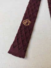 Lade das Bild in den Galerie-Viewer, Gianfranco Ferre cravate vintage bordeaux en maille 100% soie Made in Italy