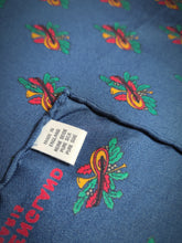 Charger l'image dans la galerie, Old England pochette de costume en soie à motif fantaisie Made in England