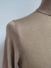 Charger l'image dans la galerie, Suitsupply pull à col roulé beige en laine mérinos S