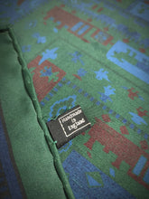 Charger l'image dans la galerie, Charles Hill pochette en soie à motif fantaisie Made in England