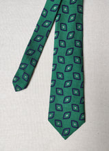Charger l'image dans la galerie, Turnbull & Asser cravate verte en soie à motif géométrique Made in England