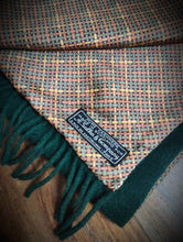 Charger l&#39;image dans la galerie, A. Sulka &amp; Company écharpe vintage double face en cachemire et soie Made in Scotland
