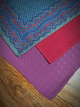Charger l'image dans la galerie, Trio de pochettes vintage en soie Made in Italy