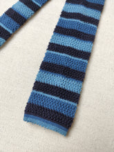 Charger l'image dans la galerie, Ibbas Roma cravate tricot bleue à rayures en laine Made in Italy