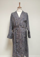 Charger l'image dans la galerie, Pierre Cardin robe de chambre vintage paisley à col châle en laine