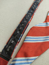 Charger l'image dans la galerie, Brooks Brothers noeud papillon club orange en soie Made in USA